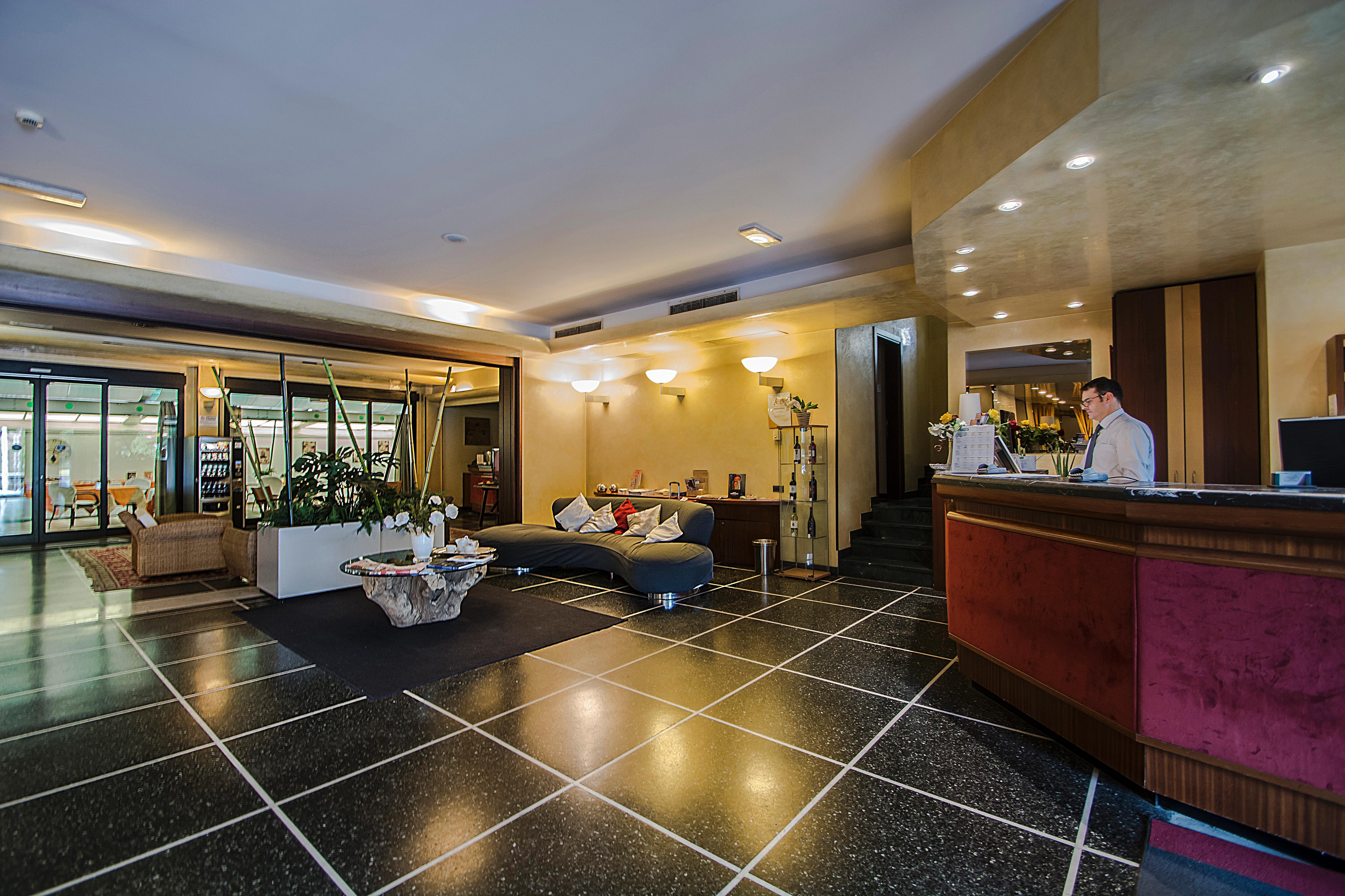 Art Hotel Milano Прато Экстерьер фото